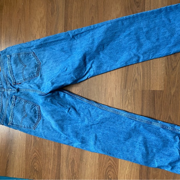 Low Pro Levi’s - Picture 3 of 4